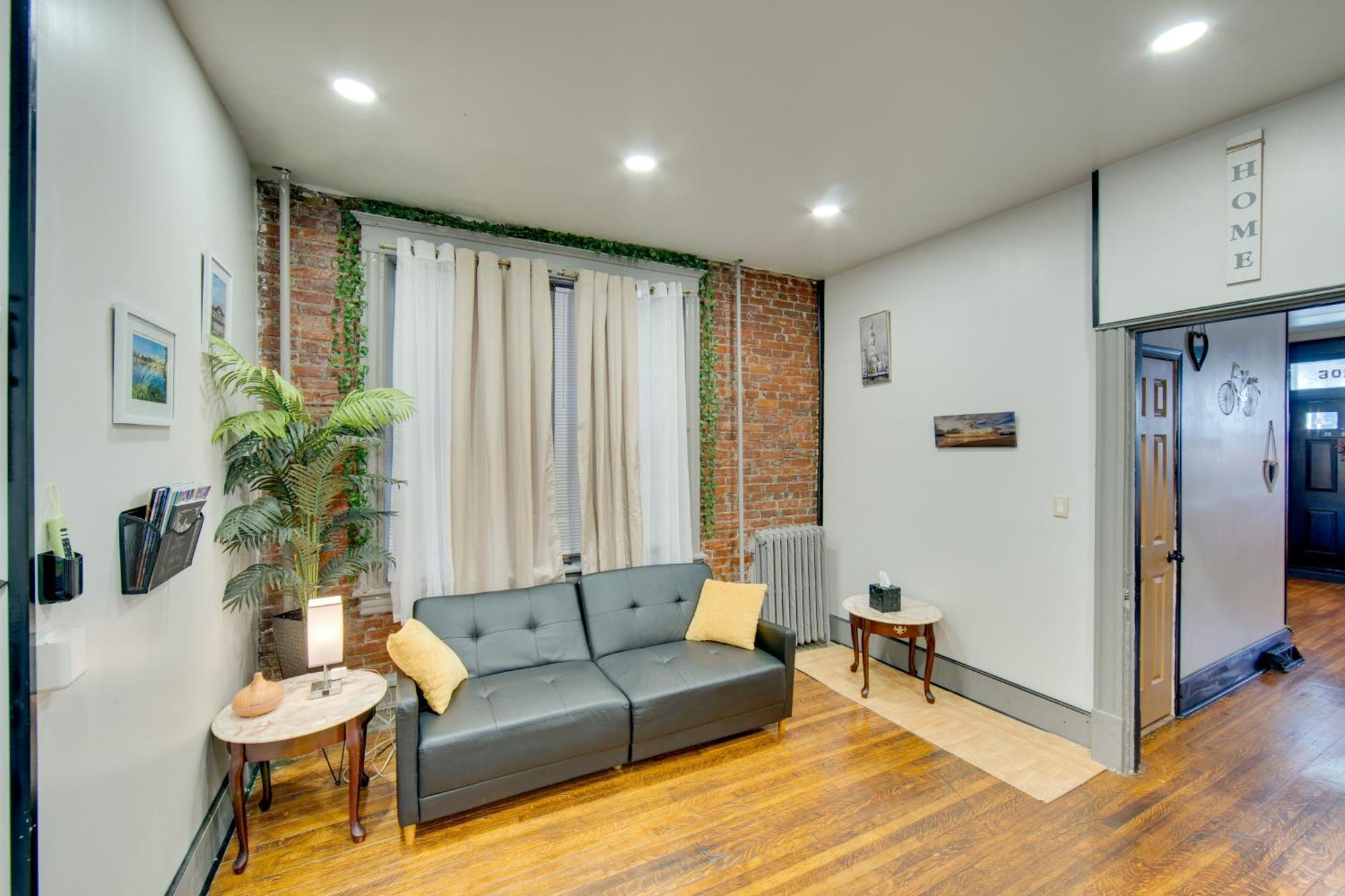 Hideaway With Yard About 2 Mi To Downtown *