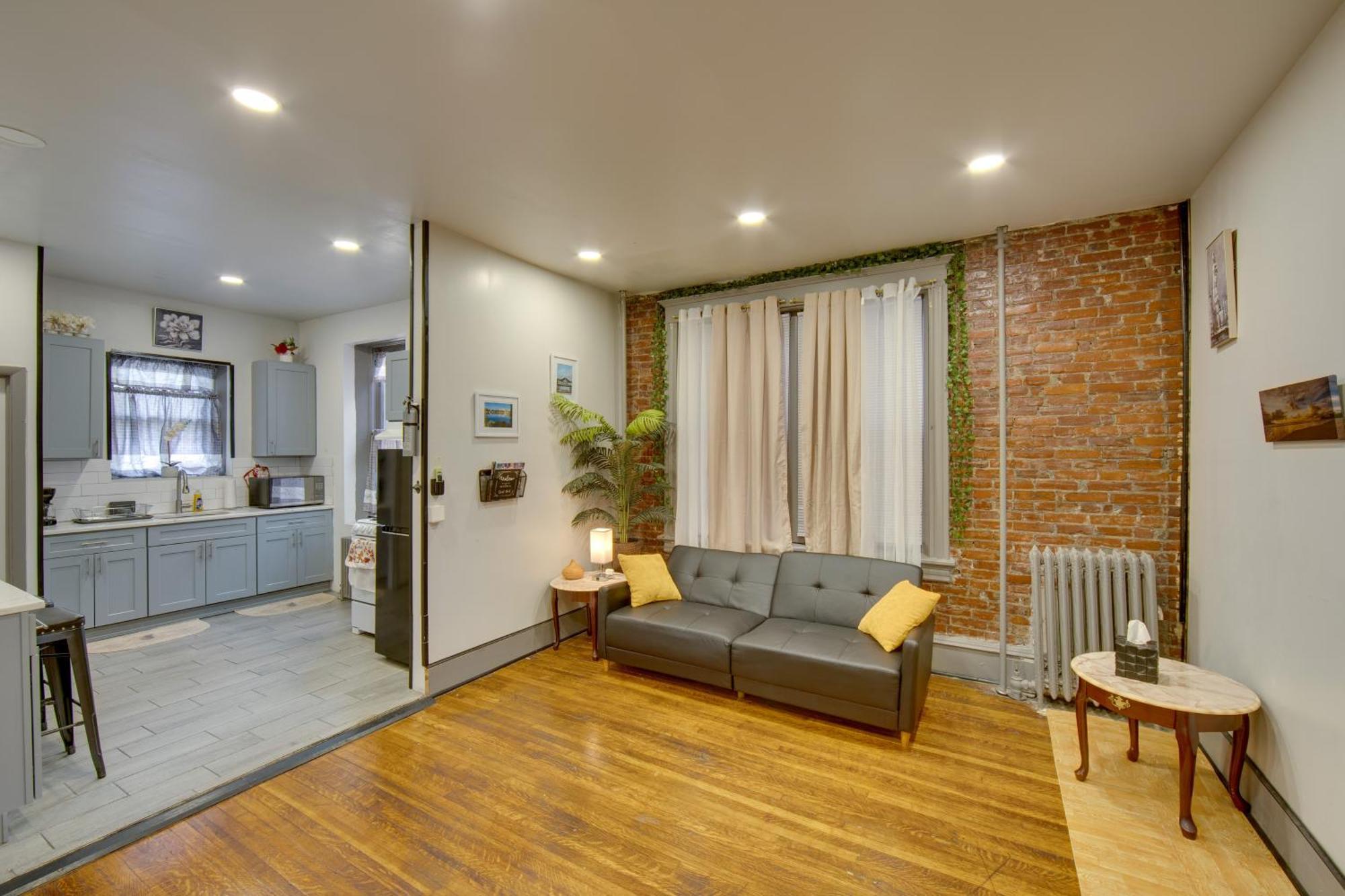 Hideaway With Yard About 2 Mi To Downtown Holiday home *